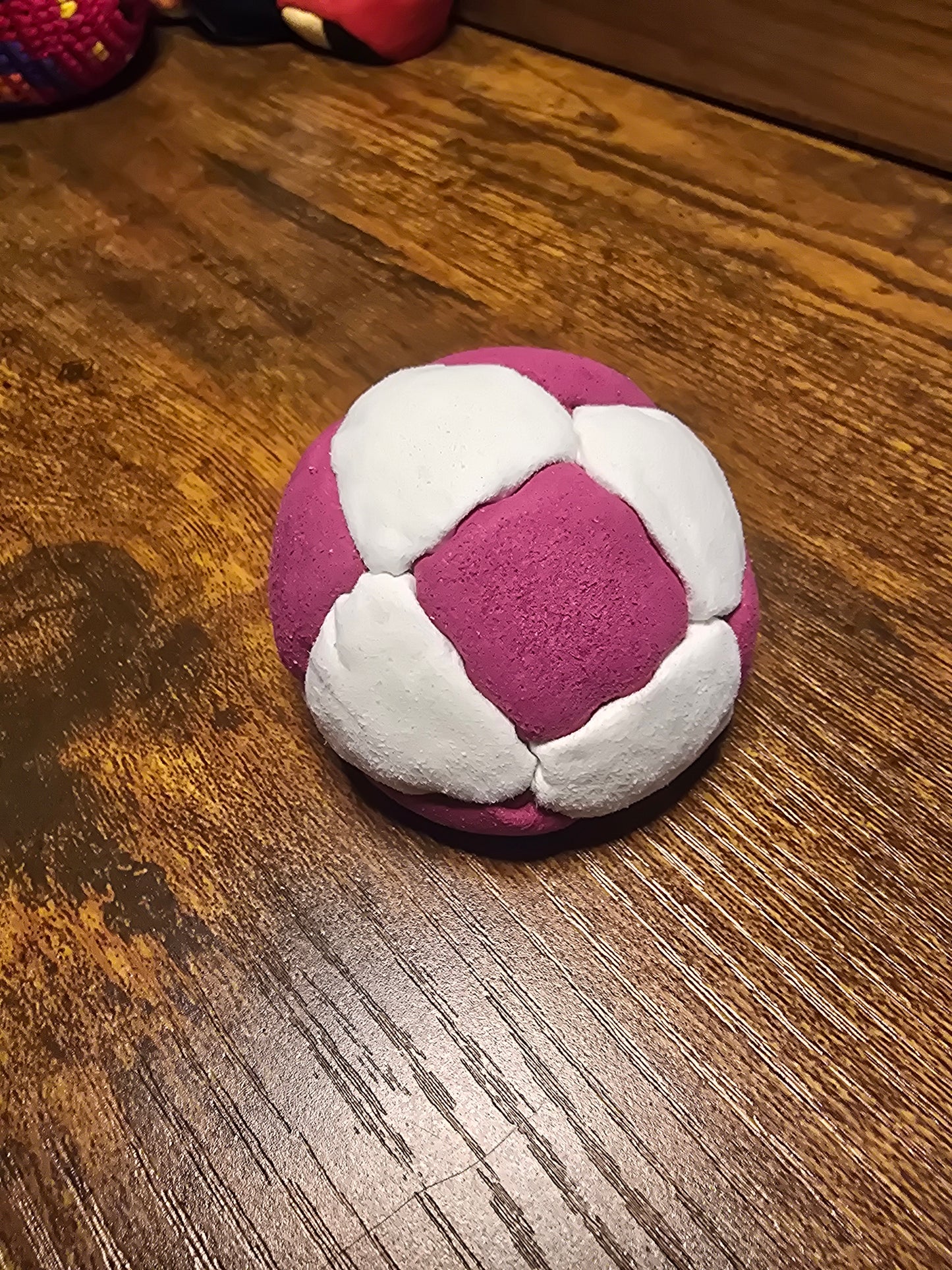 8-panel pellet footbag